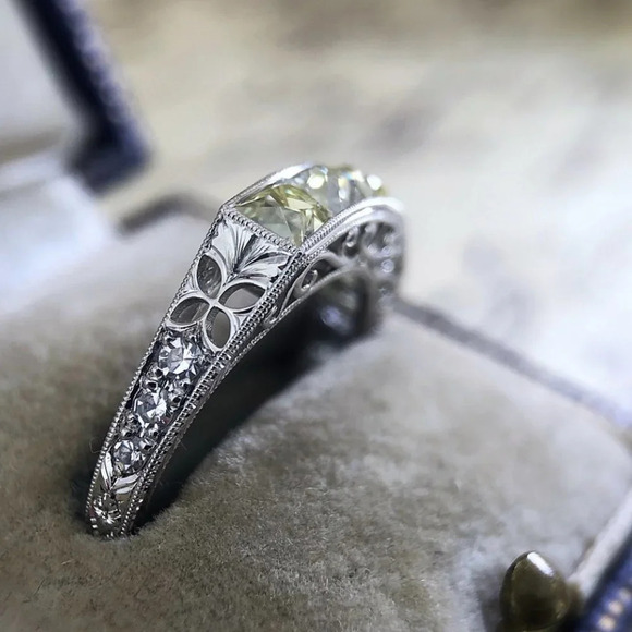 🌸Noble Pattern Cubic Zircon Party Silver Plated Vintage Eternity Ring, L179